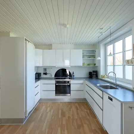 Apartman 2 Bedroom Flat With Garden Just Outside Lokken *