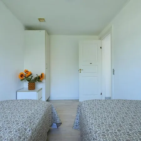 2 Bedroom Flat With Garden Just Outside Lokken Apartman *