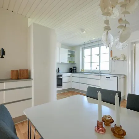 2 Bedroom Flat With Garden Just Outside Lokken *