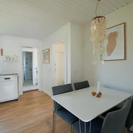 Apartman 2 Bedroom Flat With Garden Just Outside Lokken *